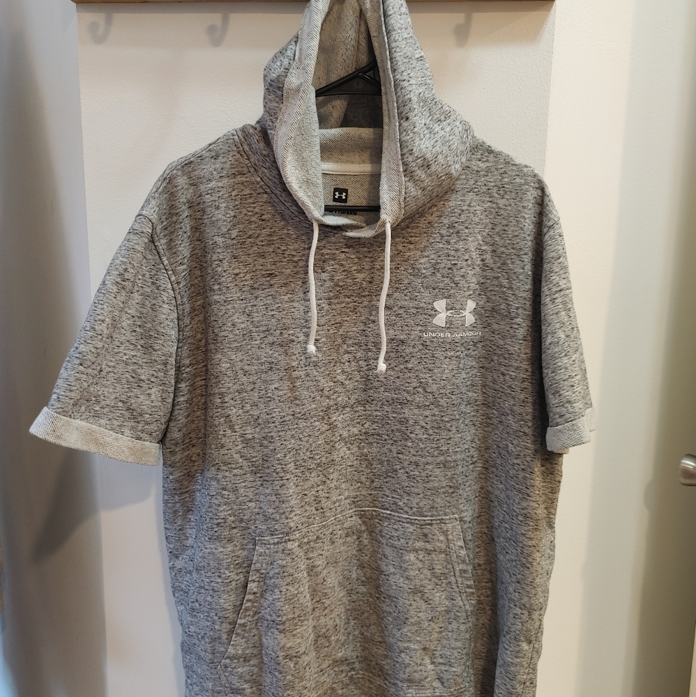 Under Armour short sleeve sweatshirt
